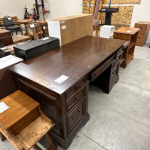7 Drawer Desk