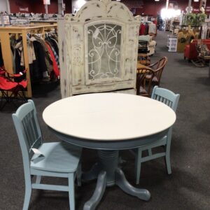 Round Pedestal Table with 2 Chairs
