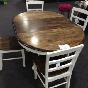 Kitchen Table with 4 Chairs & 1 Leaf