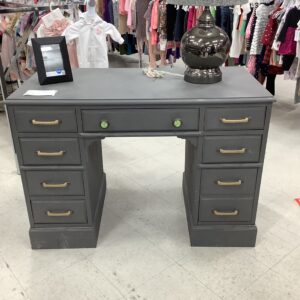 7 Drawer Desk