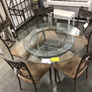 Table with 5 Chairs