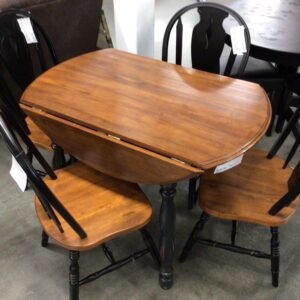 Drop Leaf Table with 4 Chairs