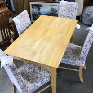 Table with 4 Chairs