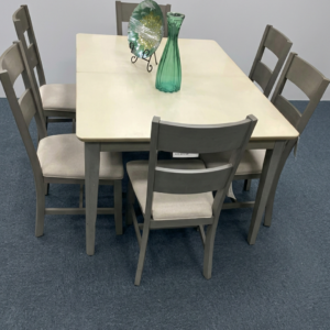 Table with 6 Chairs and 1 Leaf